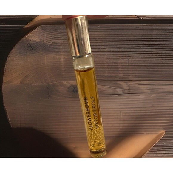 Viktor & Rolf Flowerbomb Eau de Parfum Roller Ball - Picture 1 of 4